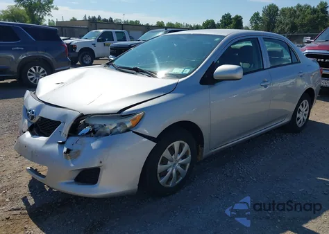 2010 Toyota Corolla Le z USA, uszkodzony, nr VIN 2T1BU4EE5AC352555